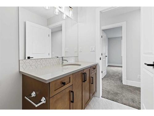 209 Creekstone Hill Sw, Calgary, AB - Indoor Photo Showing Bathroom