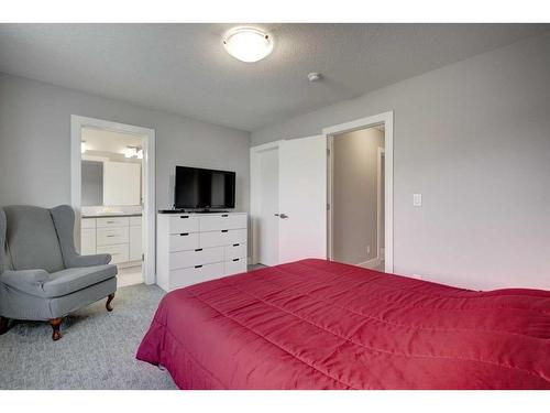 198 Yorkville Green Sw, Calgary, AB - Indoor Photo Showing Bedroom