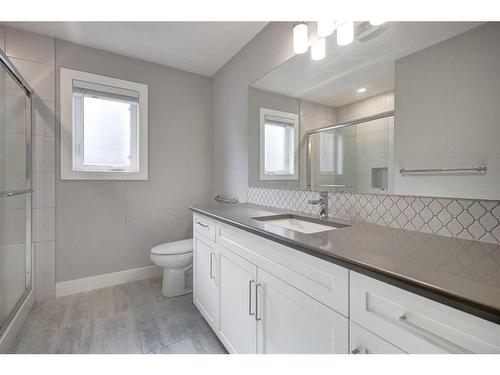 198 Yorkville Green Sw, Calgary, AB - Indoor Photo Showing Bathroom