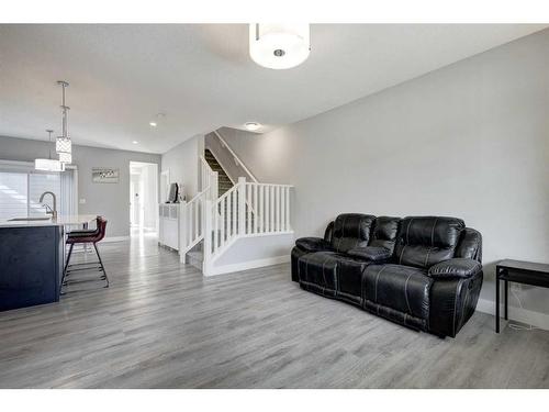 198 Yorkville Green Sw, Calgary, AB - Indoor Photo Showing Living Room