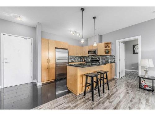 141-69 Springborough Court Sw, Calgary, AB - Indoor Photo Showing Kitchen