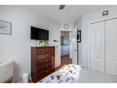 275 Sagewood Gardens Sw, Airdrie, AB - Indoor Photo Showing Bedroom