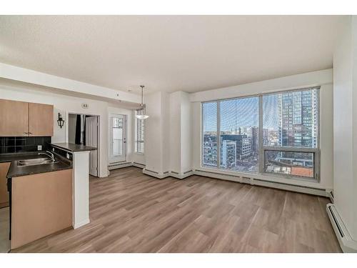 1013-1053 10 Street Sw, Calgary, AB - Indoor Photo Showing Kitchen