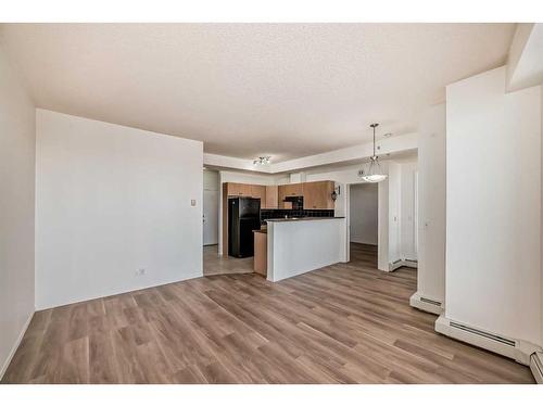 1013-1053 10 Street Sw, Calgary, AB - Indoor Photo Showing Kitchen