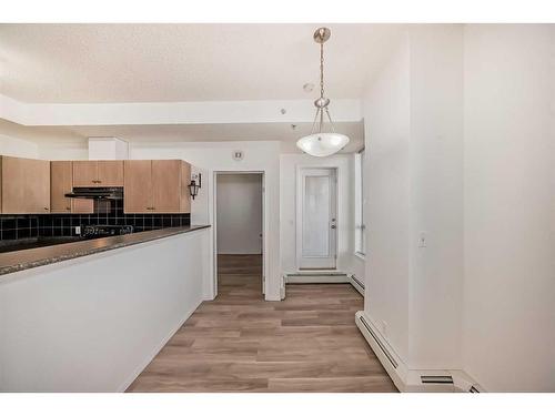 1013-1053 10 Street Sw, Calgary, AB - Indoor Photo Showing Kitchen