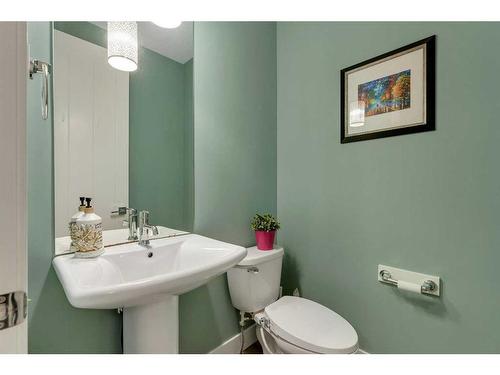 11 Mahogany Cape Se, Calgary, AB - Indoor Photo Showing Bathroom