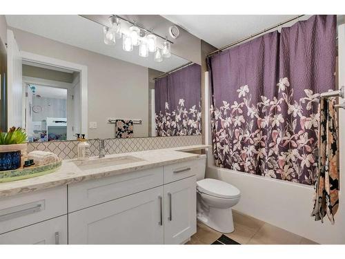 11 Mahogany Cape Se, Calgary, AB - Indoor Photo Showing Bathroom