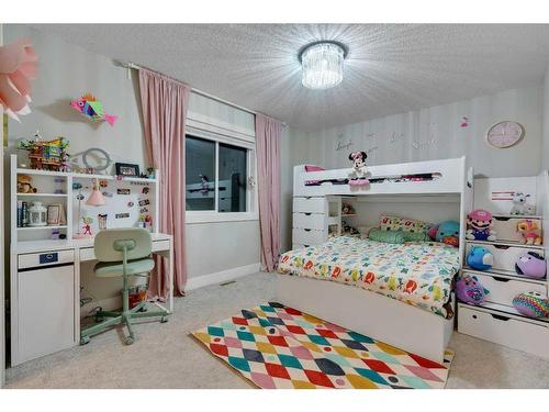 11 Mahogany Cape Se, Calgary, AB - Indoor Photo Showing Bedroom