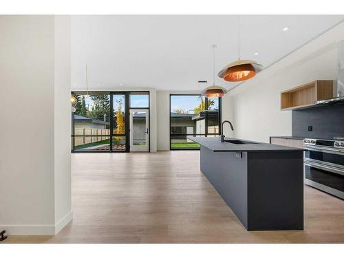 3C Willow Crescent Sw, Calgary, AB - Indoor Photo Showing Kitchen