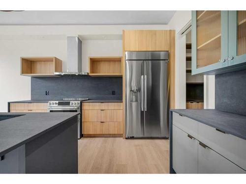 3C Willow Crescent Sw, Calgary, AB - Indoor Photo Showing Kitchen