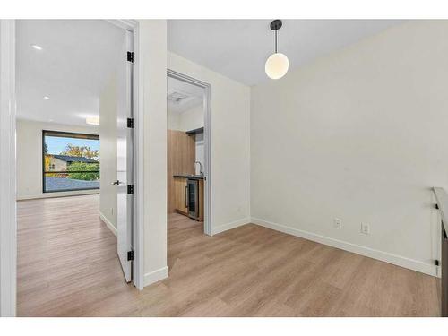 3C Willow Crescent Sw, Calgary, AB - Indoor Photo Showing Other Room