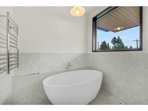 3C Willow Crescent Sw, Calgary, AB - Indoor Photo Showing Bathroom