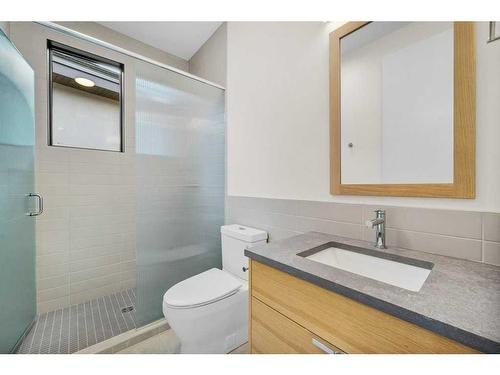 3C Willow Crescent Sw, Calgary, AB - Indoor Photo Showing Bathroom