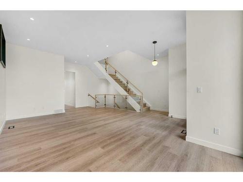 3C Willow Crescent Sw, Calgary, AB - Indoor Photo Showing Other Room