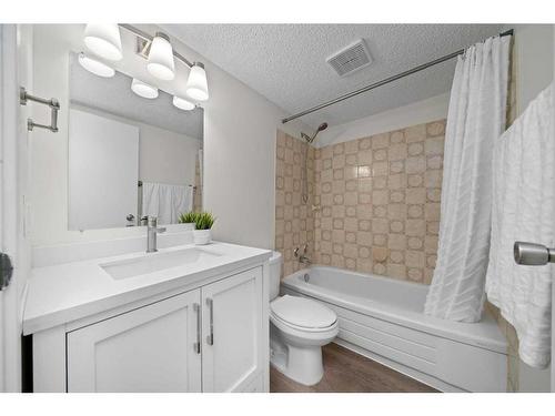 101-1512 16 Avenue Sw, Calgary, AB - Indoor Photo Showing Bathroom