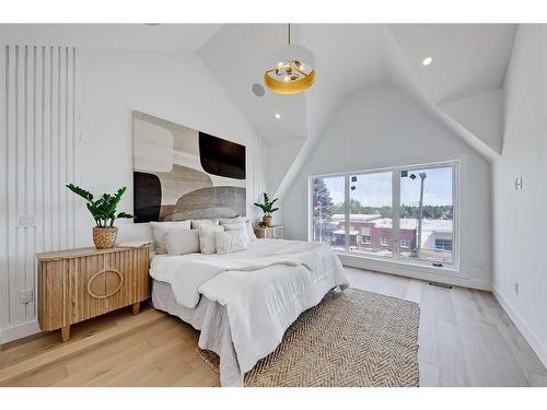 929 33 Street Nw, Calgary, AB - Indoor Photo Showing Bedroom