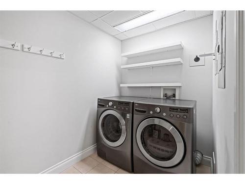 2307-10221 Tuscany Boulevard Nw, Calgary, AB - Indoor Photo Showing Laundry Room