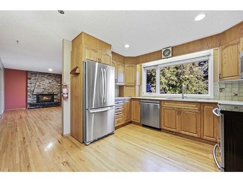 9415 Paliswood Way Sw, Calgary, AB - Indoor Photo Showing Kitchen