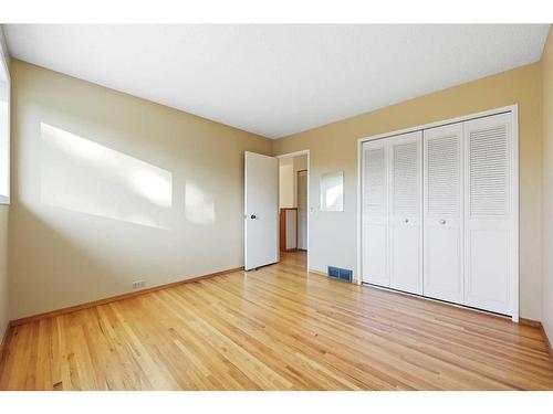 9415 Paliswood Way Sw, Calgary, AB - Indoor Photo Showing Other Room