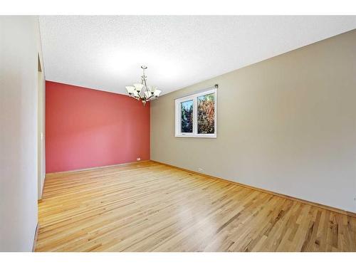 9415 Paliswood Way Sw, Calgary, AB - Indoor Photo Showing Other Room