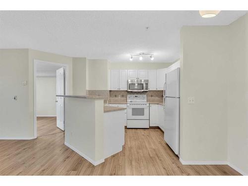 8317-304 Mackenzie Way Sw, Airdrie, AB - Indoor Photo Showing Kitchen