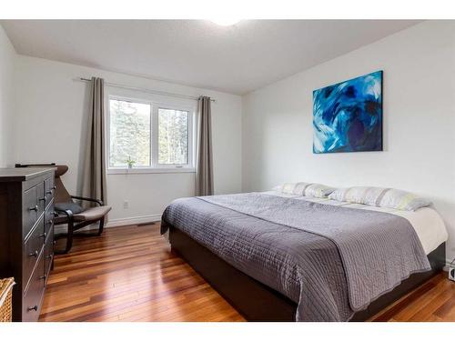 94 Discovery Ridge Gardens Sw, Calgary, AB - Indoor Photo Showing Bedroom