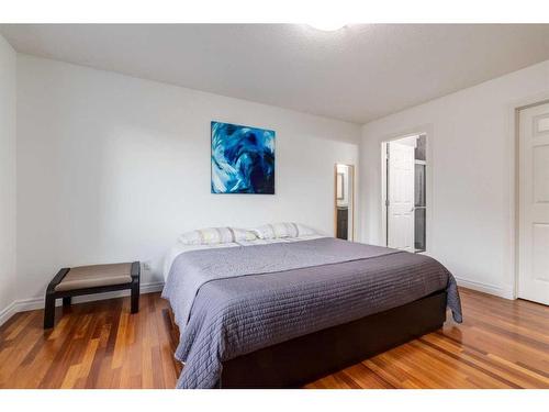 94 Discovery Ridge Gardens Sw, Calgary, AB - Indoor Photo Showing Bedroom