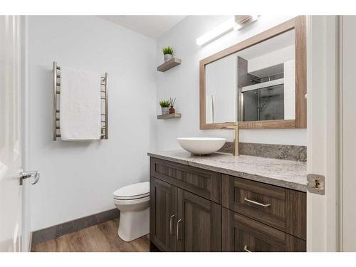 94 Discovery Ridge Gardens Sw, Calgary, AB - Indoor Photo Showing Bathroom