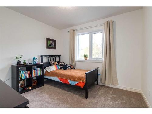 94 Discovery Ridge Gardens Sw, Calgary, AB - Indoor Photo Showing Bedroom