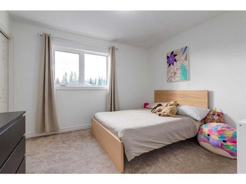 94 Discovery Ridge Gardens Sw, Calgary, AB - Indoor Photo Showing Bedroom