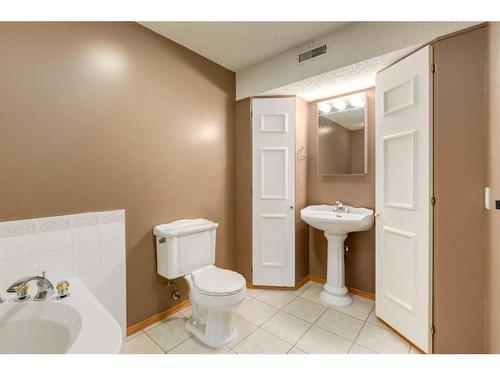 12 Big Springs Rise Se, Airdrie, AB - Indoor Photo Showing Bathroom