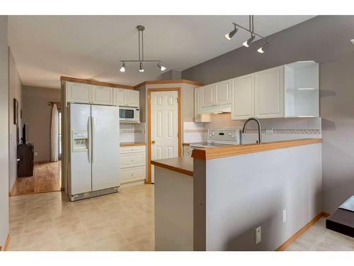 12 Big Springs Rise Se, Airdrie, AB - Indoor Photo Showing Kitchen