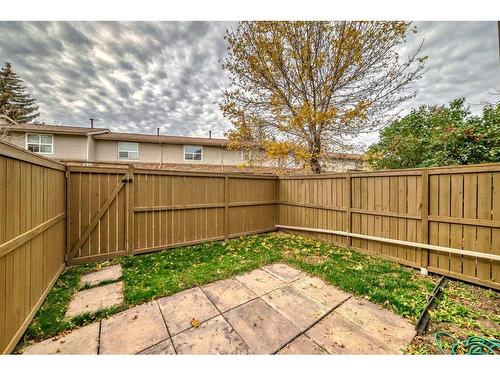 167-123 Queensland Drive Se, Calgary, AB - Outdoor