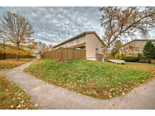 167-123 Queensland Drive Se, Calgary, AB - Outdoor