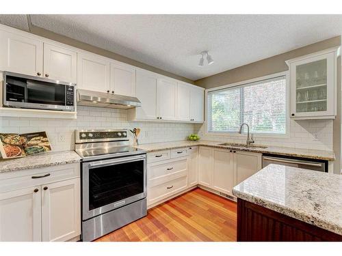 28 Simcrest Point Sw, Calgary, AB - Indoor Photo Showing Kitchen With Upgraded Kitchen