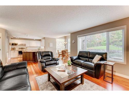 28 Simcrest Point Sw, Calgary, AB - Indoor Photo Showing Living Room