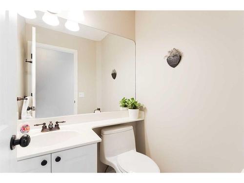 28 Simcrest Point Sw, Calgary, AB - Indoor Photo Showing Bathroom