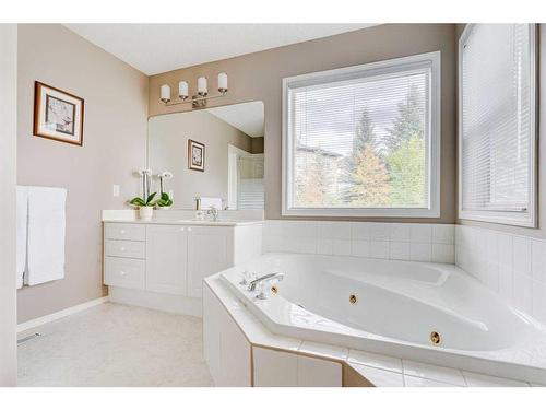 28 Simcrest Point Sw, Calgary, AB - Indoor Photo Showing Bathroom