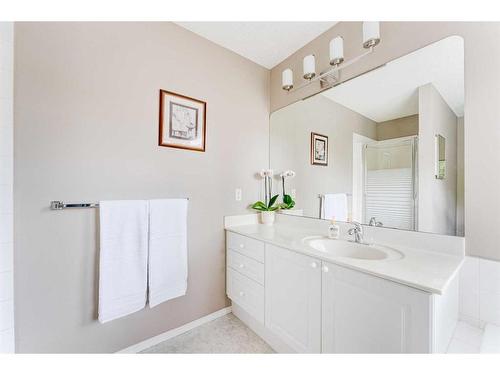 28 Simcrest Point Sw, Calgary, AB - Indoor Photo Showing Bathroom