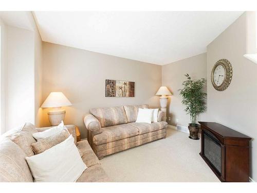 28 Simcrest Point Sw, Calgary, AB - Indoor Photo Showing Living Room