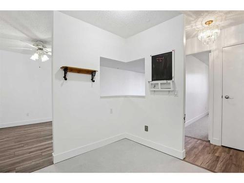 205-521 57 Avenue Sw, Calgary, AB - Indoor Photo Showing Other Room