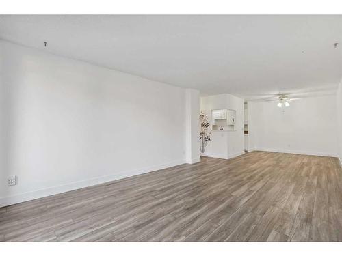 205-521 57 Avenue Sw, Calgary, AB - Indoor Photo Showing Other Room