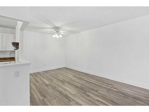 205-521 57 Avenue Sw, Calgary, AB - Indoor Photo Showing Kitchen