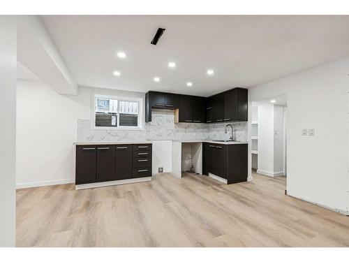 3812 3 Avenue Sw, Calgary, AB - Indoor Photo Showing Kitchen