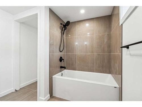 3812 3 Avenue Sw, Calgary, AB - Indoor Photo Showing Bathroom