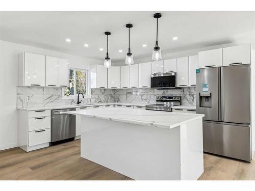 3812 3 Avenue Sw, Calgary, AB - Indoor Photo Showing Kitchen With Upgraded Kitchen