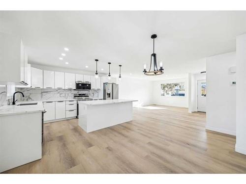 3812 3 Avenue Sw, Calgary, AB - Indoor Photo Showing Kitchen With Upgraded Kitchen