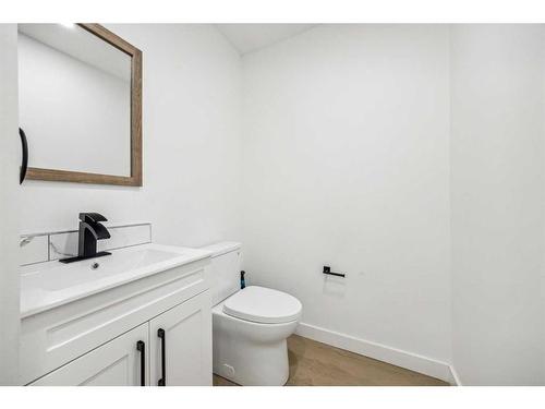 3812 3 Avenue Sw, Calgary, AB - Indoor Photo Showing Bathroom