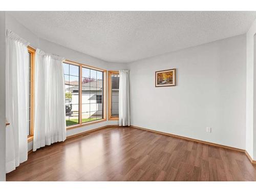 416 Scenic View Bay Nw, Calgary, AB - Indoor Photo Showing Other Room