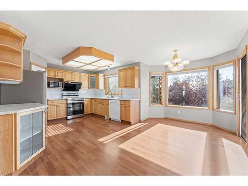 416 Scenic View Bay Nw, Calgary, AB - Indoor Photo Showing Kitchen